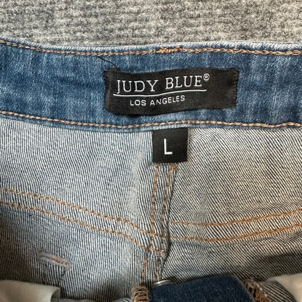 Judy Blue Distressed Denim Shorts Light Wash Button Fly JB150142 Womens Large - Picture 3 of 14